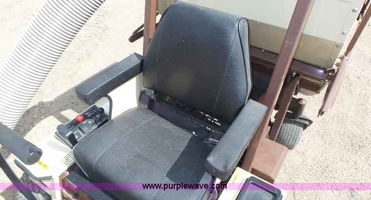 image for item K8330 Grasshopper 620T ZTR lawn mower