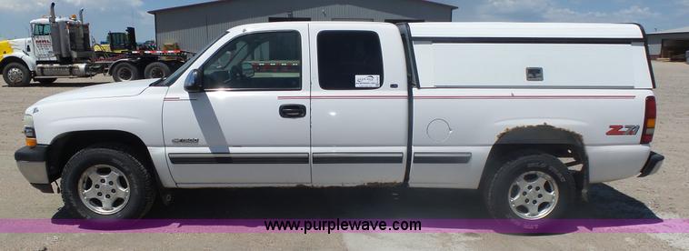 image for item K8337 2000 Chevrolet Silverado 1500 LS Z71 Ext. Cab pickup truck