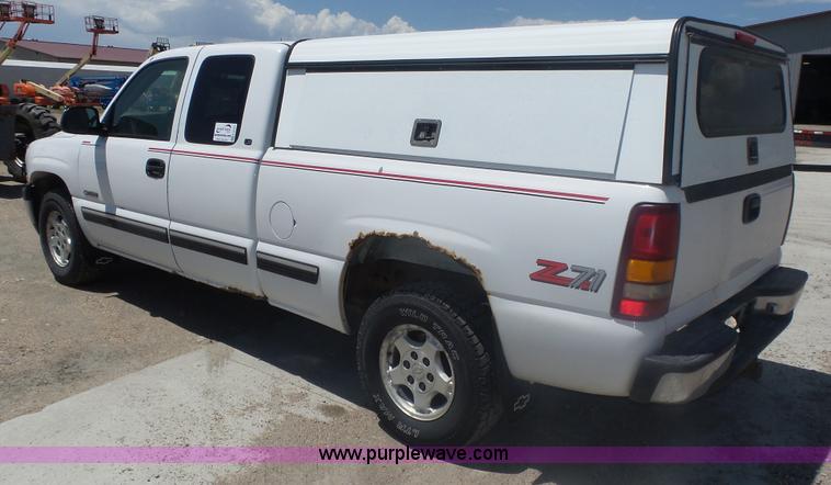 image for item K8337 2000 Chevrolet Silverado 1500 LS Z71 Ext. Cab pickup truck