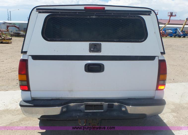 image for item K8337 2000 Chevrolet Silverado 1500 LS Z71 Ext. Cab pickup truck