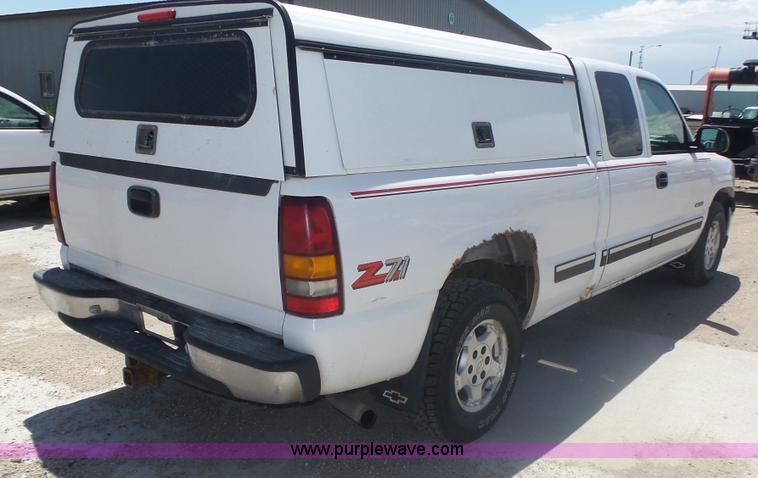 image for item K8337 2000 Chevrolet Silverado 1500 LS Z71 Ext. Cab pickup truck