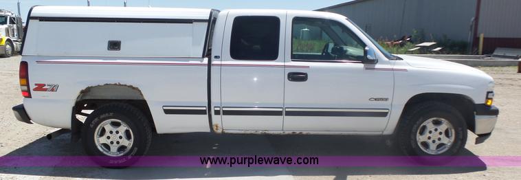 image for item K8337 2000 Chevrolet Silverado 1500 LS Z71 Ext. Cab pickup truck