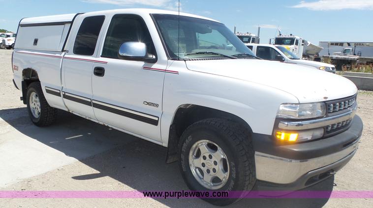 image for item K8337 2000 Chevrolet Silverado 1500 LS Z71 Ext. Cab pickup truck