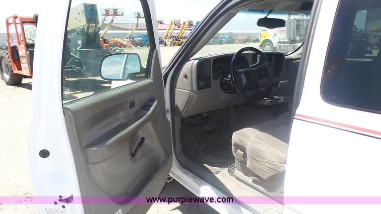 image for item K8337 2000 Chevrolet Silverado 1500 LS Z71 Ext. Cab pickup truck