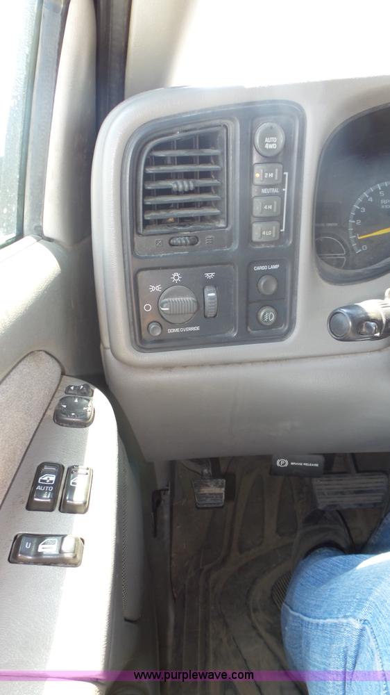 image for item K8337 2000 Chevrolet Silverado 1500 LS Z71 Ext. Cab pickup truck