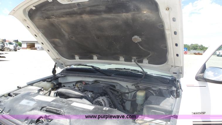 image for item K8337 2000 Chevrolet Silverado 1500 LS Z71 Ext. Cab pickup truck