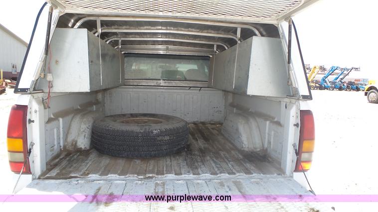 image for item K8337 2000 Chevrolet Silverado 1500 LS Z71 Ext. Cab pickup truck