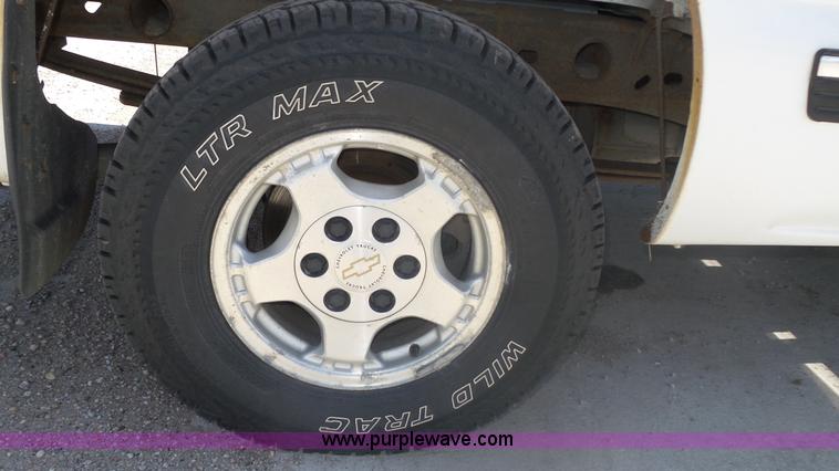 image for item K8337 2000 Chevrolet Silverado 1500 LS Z71 Ext. Cab pickup truck