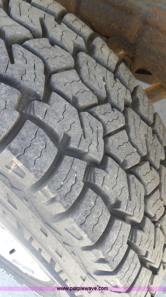 image for item K8337 2000 Chevrolet Silverado 1500 LS Z71 Ext. Cab pickup truck