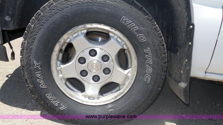 image for item K8337 2000 Chevrolet Silverado 1500 LS Z71 Ext. Cab pickup truck