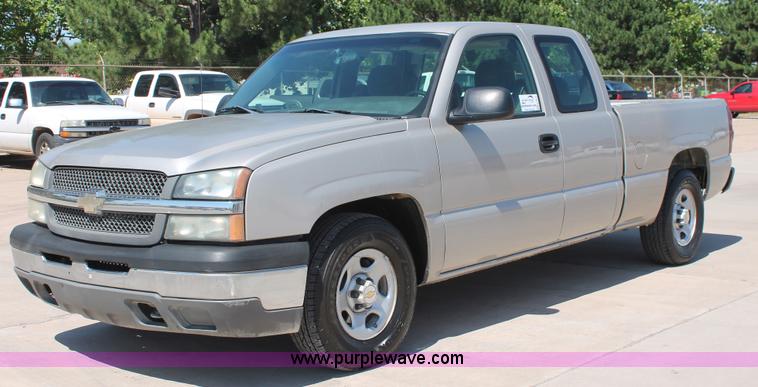 image for item K8812 2004 Chevrolet Silverado 1500 Ext. Cab pickup truck