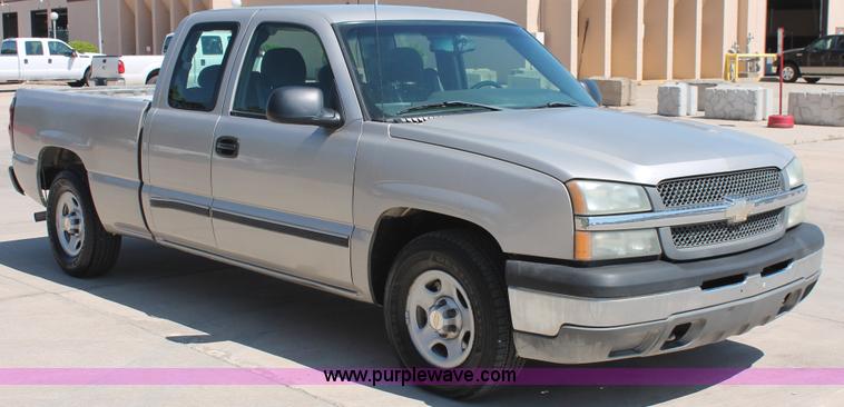 image for item K8812 2004 Chevrolet Silverado 1500 Ext. Cab pickup truck