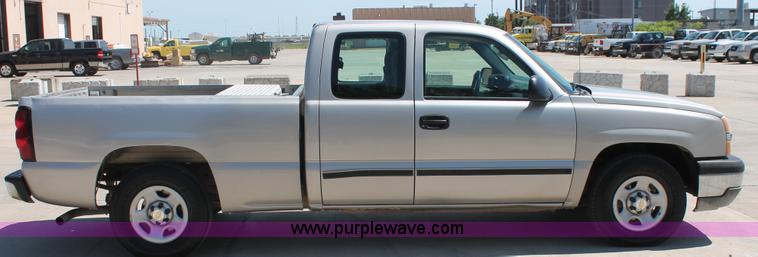 image for item K8812 2004 Chevrolet Silverado 1500 Ext. Cab pickup truck