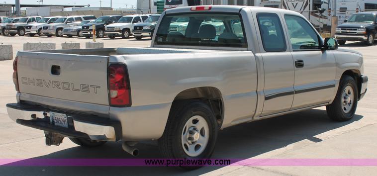 image for item K8812 2004 Chevrolet Silverado 1500 Ext. Cab pickup truck
