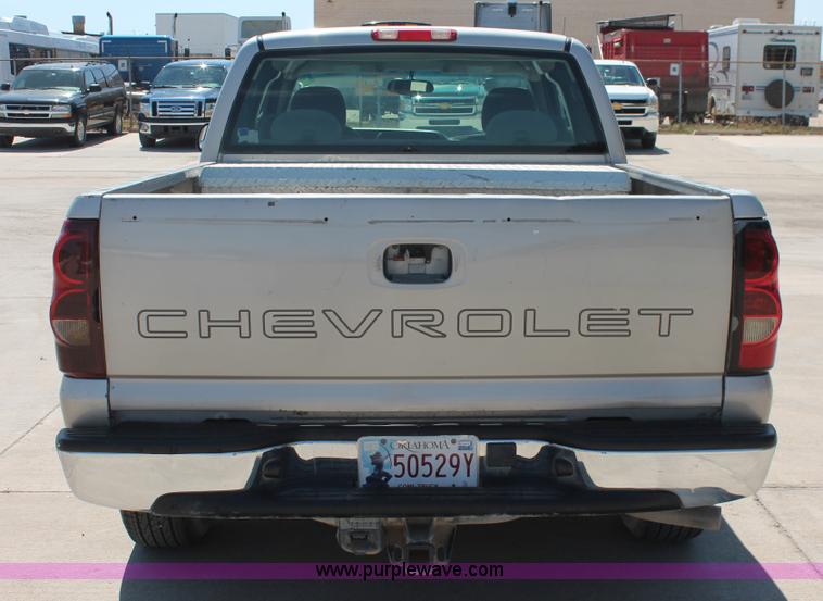 image for item K8812 2004 Chevrolet Silverado 1500 Ext. Cab pickup truck