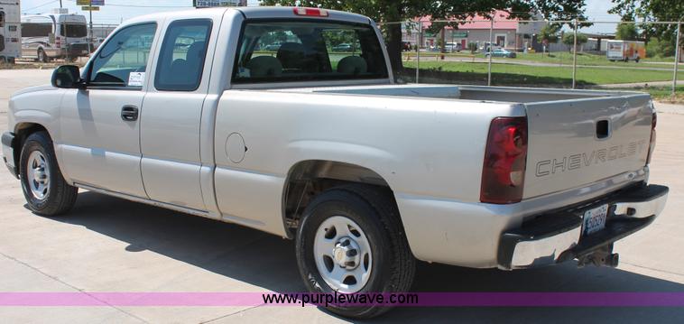 image for item K8812 2004 Chevrolet Silverado 1500 Ext. Cab pickup truck