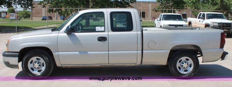 image for item K8812 2004 Chevrolet Silverado 1500 Ext. Cab pickup truck