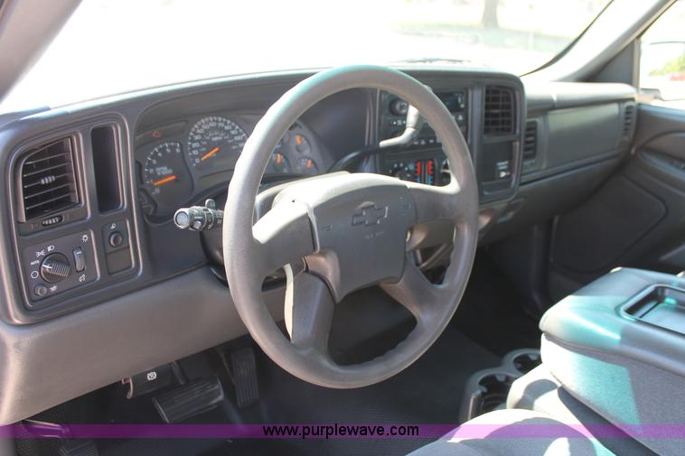 image for item K8812 2004 Chevrolet Silverado 1500 Ext. Cab pickup truck