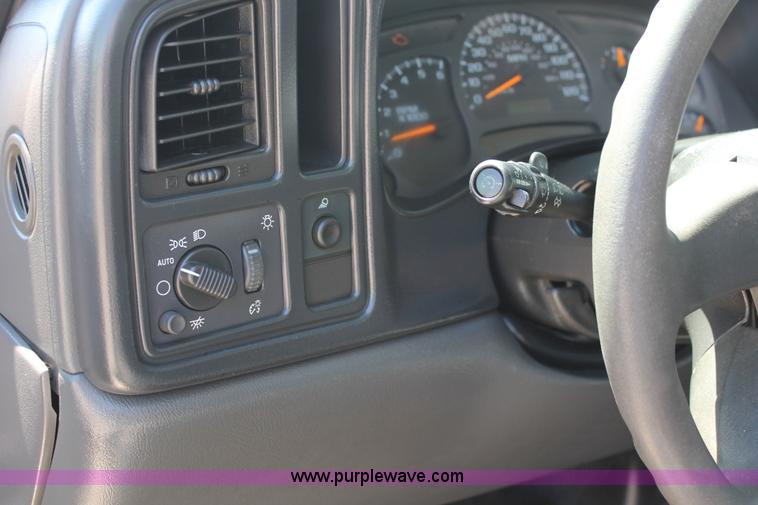 image for item K8812 2004 Chevrolet Silverado 1500 Ext. Cab pickup truck