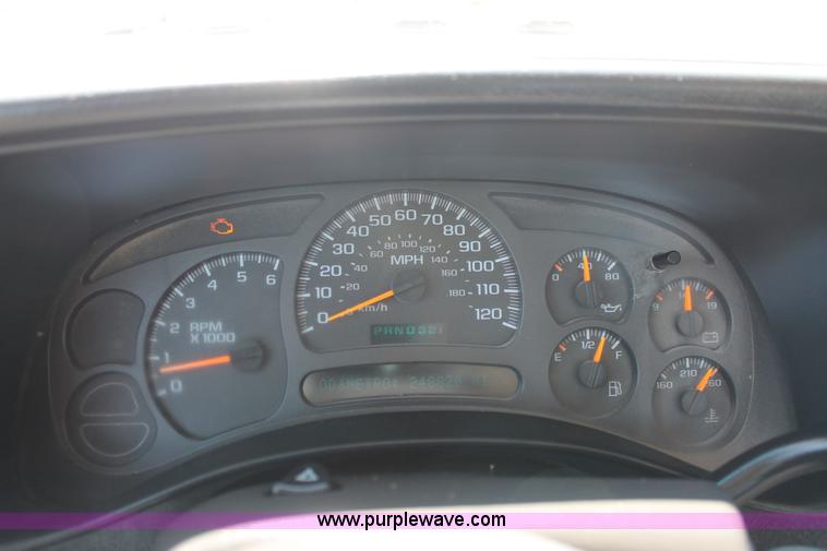 image for item K8812 2004 Chevrolet Silverado 1500 Ext. Cab pickup truck