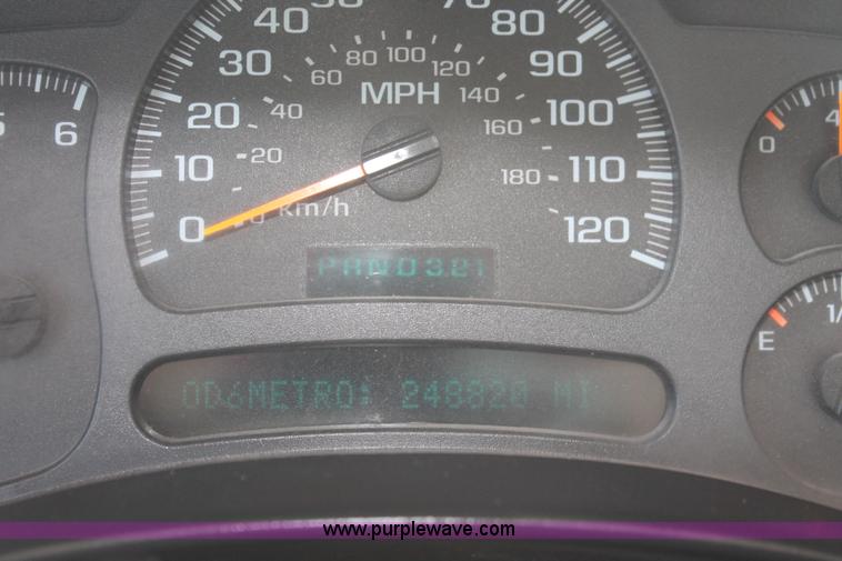 image for item K8812 2004 Chevrolet Silverado 1500 Ext. Cab pickup truck