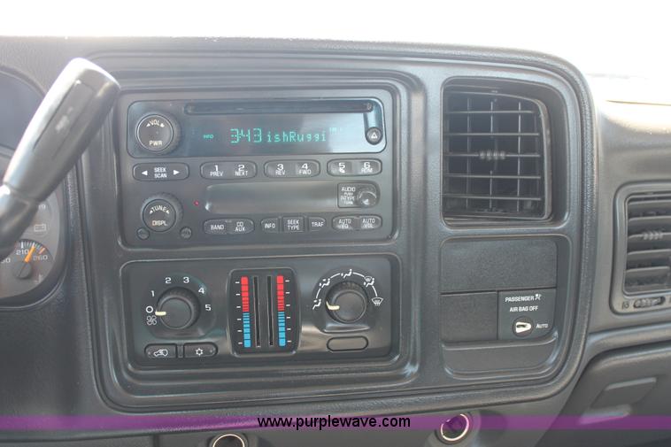 image for item K8812 2004 Chevrolet Silverado 1500 Ext. Cab pickup truck