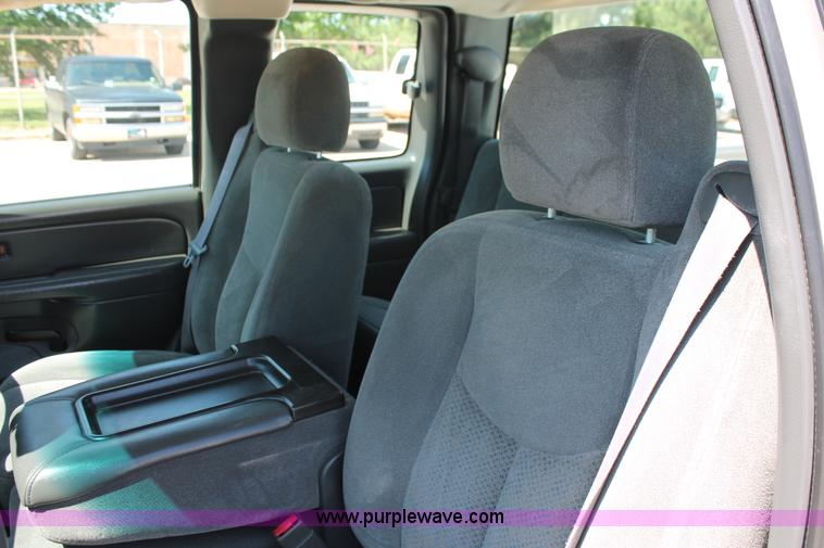 image for item K8812 2004 Chevrolet Silverado 1500 Ext. Cab pickup truck