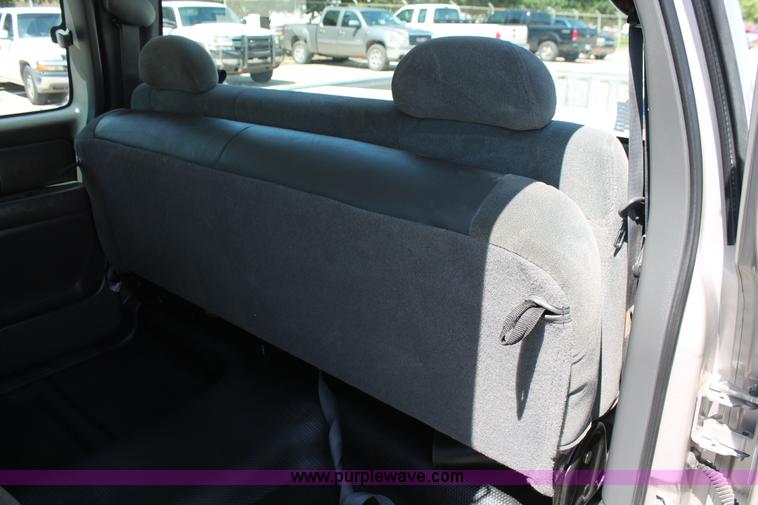 image for item K8812 2004 Chevrolet Silverado 1500 Ext. Cab pickup truck