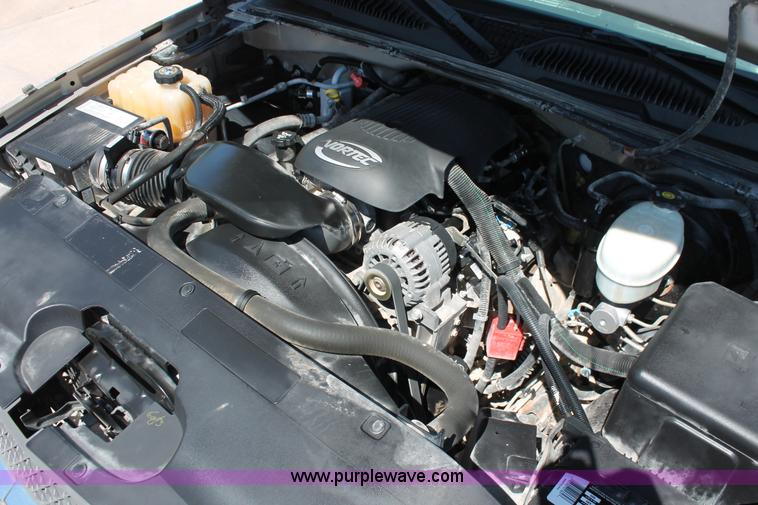 image for item K8812 2004 Chevrolet Silverado 1500 Ext. Cab pickup truck