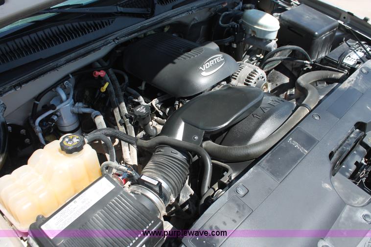 image for item K8812 2004 Chevrolet Silverado 1500 Ext. Cab pickup truck