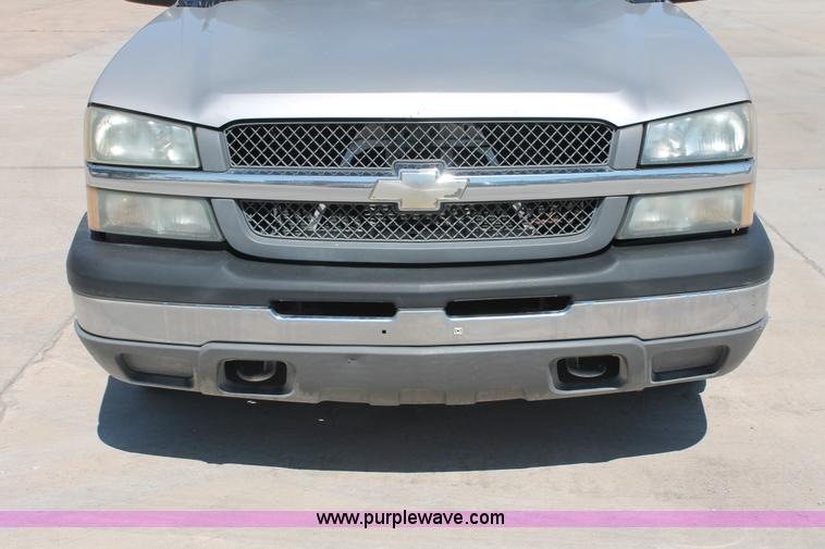 image for item K8812 2004 Chevrolet Silverado 1500 Ext. Cab pickup truck
