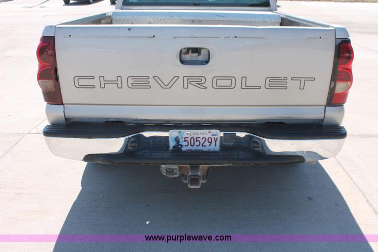 image for item K8812 2004 Chevrolet Silverado 1500 Ext. Cab pickup truck