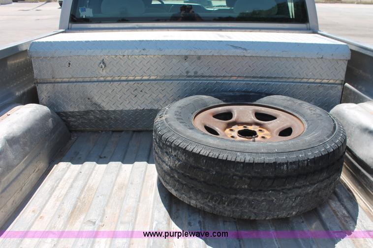 image for item K8812 2004 Chevrolet Silverado 1500 Ext. Cab pickup truck