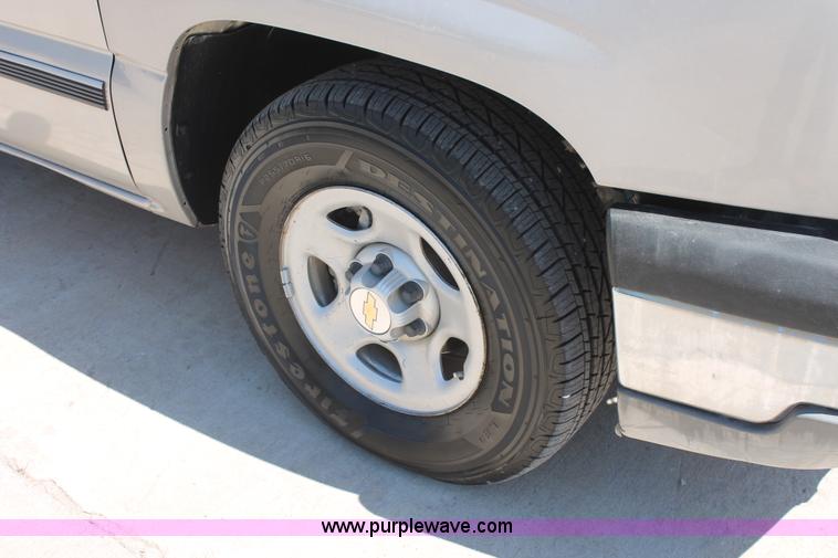 image for item K8812 2004 Chevrolet Silverado 1500 Ext. Cab pickup truck