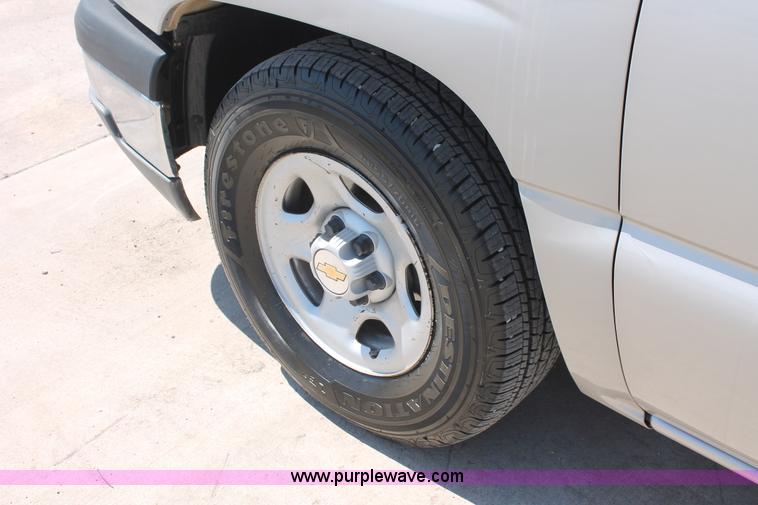 image for item K8812 2004 Chevrolet Silverado 1500 Ext. Cab pickup truck