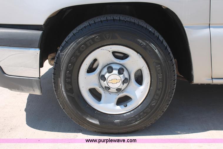 image for item K8812 2004 Chevrolet Silverado 1500 Ext. Cab pickup truck