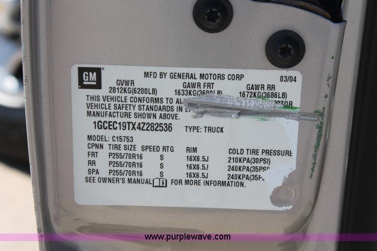 image for item K8812 2004 Chevrolet Silverado 1500 Ext. Cab pickup truck