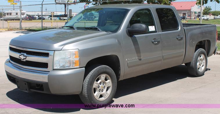 image for item K8820 2008 Chevrolet Silverado 1500 LT Crew Cab pickup truck