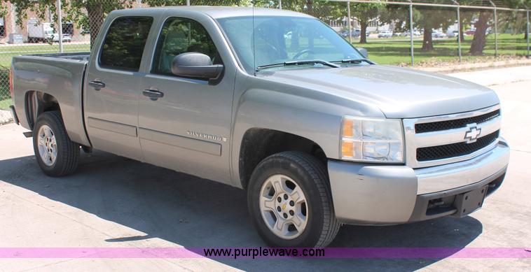 image for item K8820 2008 Chevrolet Silverado 1500 LT Crew Cab pickup truck