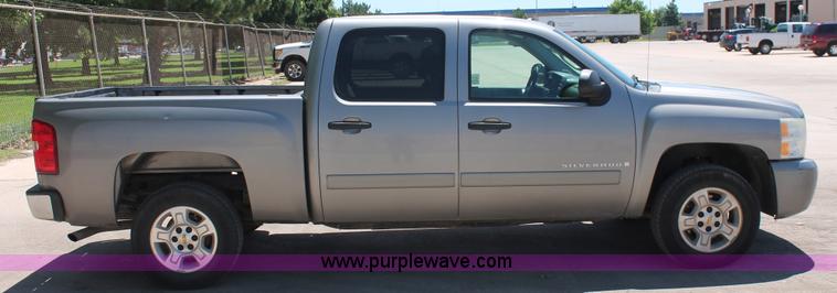 image for item K8820 2008 Chevrolet Silverado 1500 LT Crew Cab pickup truck