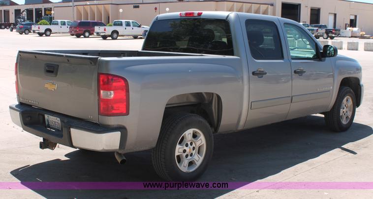 image for item K8820 2008 Chevrolet Silverado 1500 LT Crew Cab pickup truck