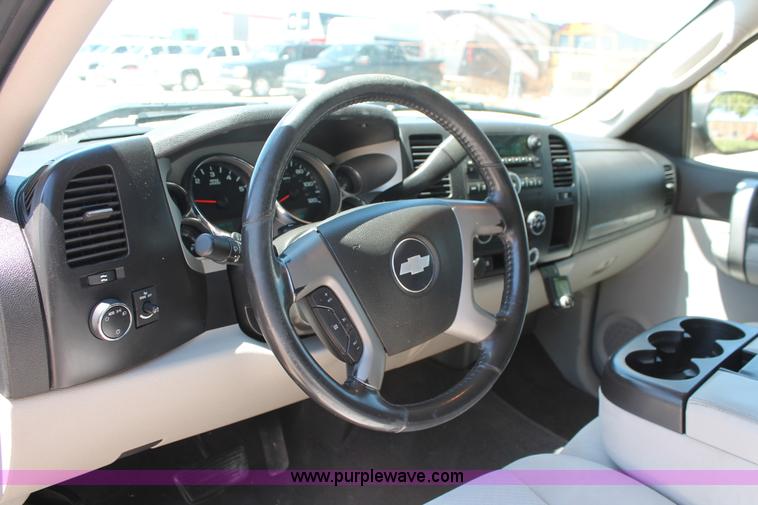 image for item K8820 2008 Chevrolet Silverado 1500 LT Crew Cab pickup truck