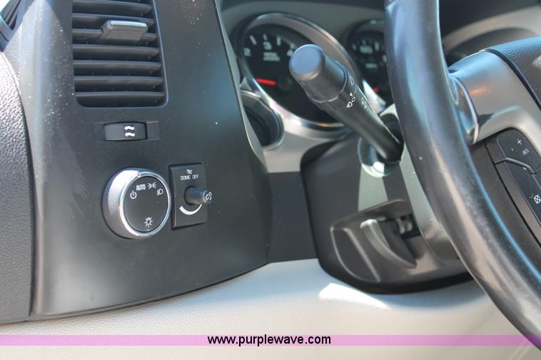 image for item K8820 2008 Chevrolet Silverado 1500 LT Crew Cab pickup truck