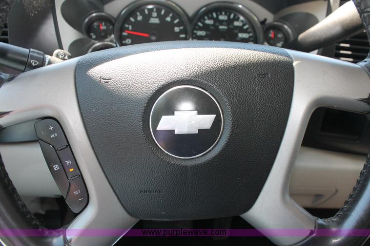 image for item K8820 2008 Chevrolet Silverado 1500 LT Crew Cab pickup truck