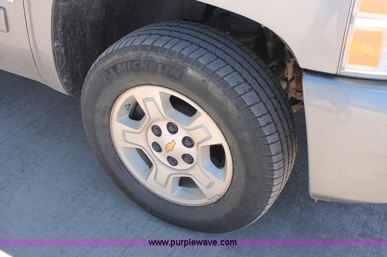 image for item K8820 2008 Chevrolet Silverado 1500 LT Crew Cab pickup truck