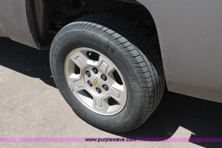 image for item K8820 2008 Chevrolet Silverado 1500 LT Crew Cab pickup truck