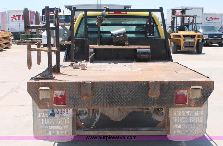 image for item K8821 2006 Chevrolet Silverado 2500HD flatbed pickup truck