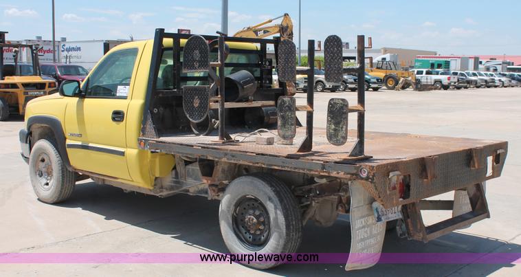 image for item K8821 2006 Chevrolet Silverado 2500HD flatbed pickup truck