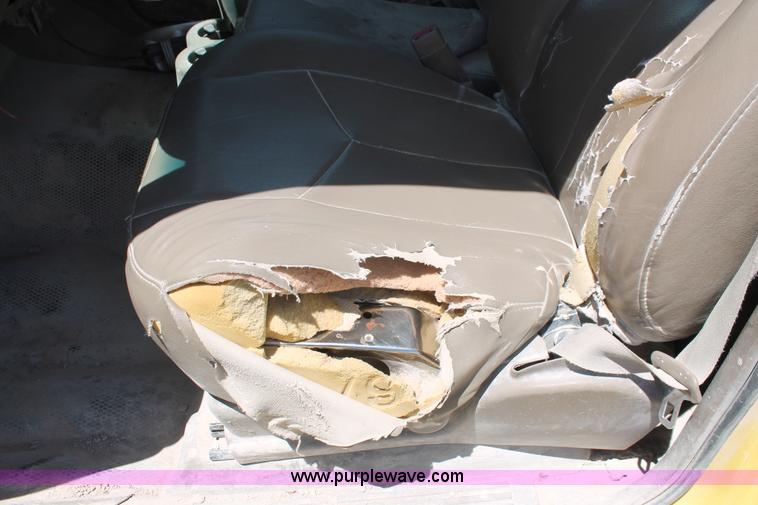 image for item K8821 2006 Chevrolet Silverado 2500HD flatbed pickup truck