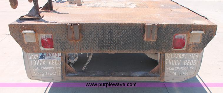 image for item K8821 2006 Chevrolet Silverado 2500HD flatbed pickup truck